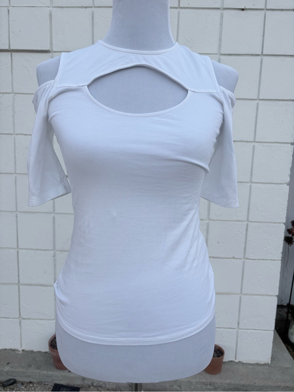 Guess White Cold-Shoulder Cutout Top Size Small 0693
